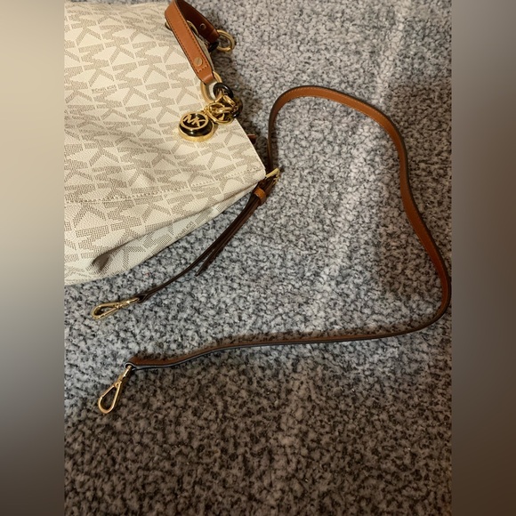 Michael Kors purse - Picture 6 of 12